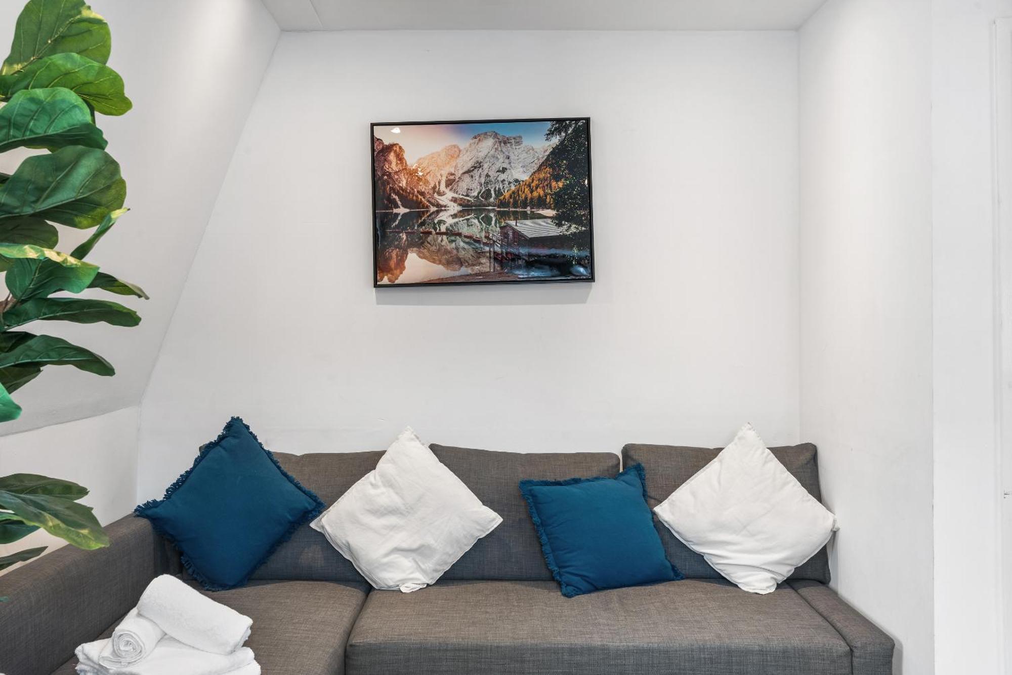 Queens Place - 1 Bedroom *